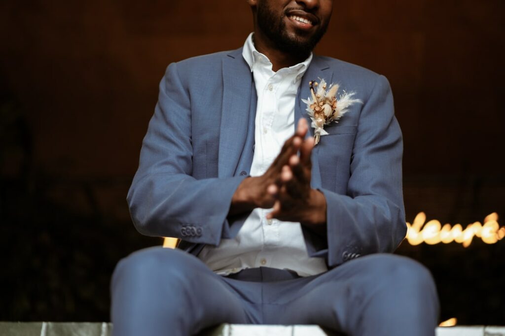 Détails tenue marié