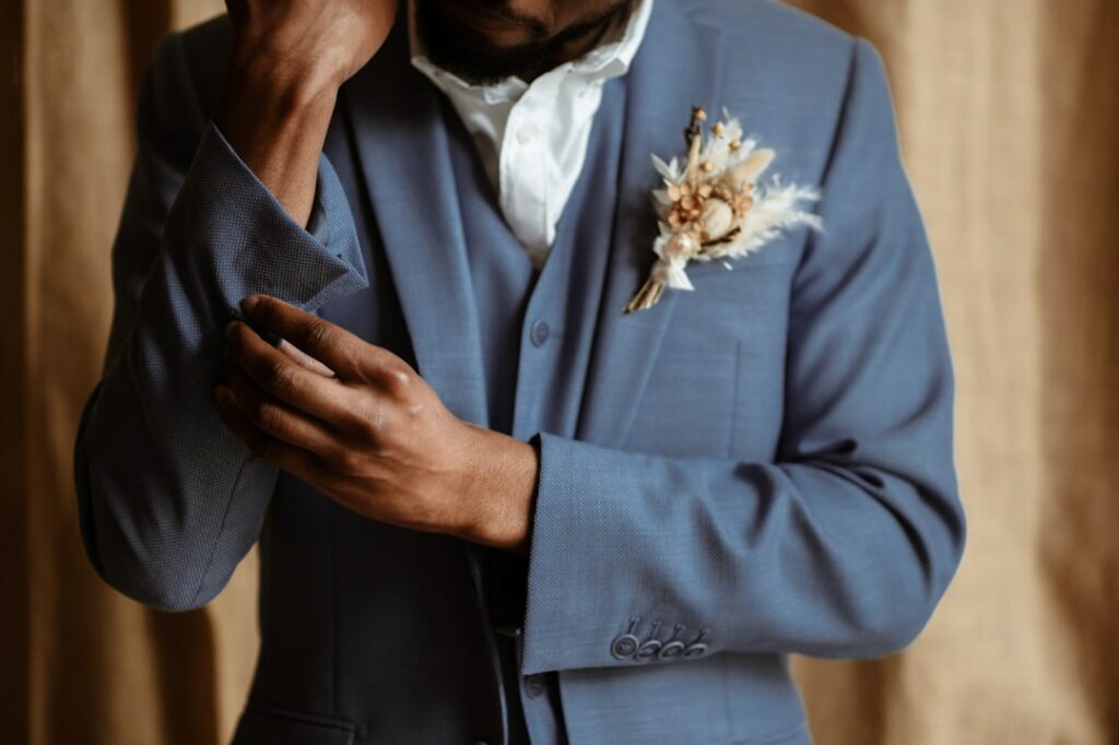 Détails tenue marié