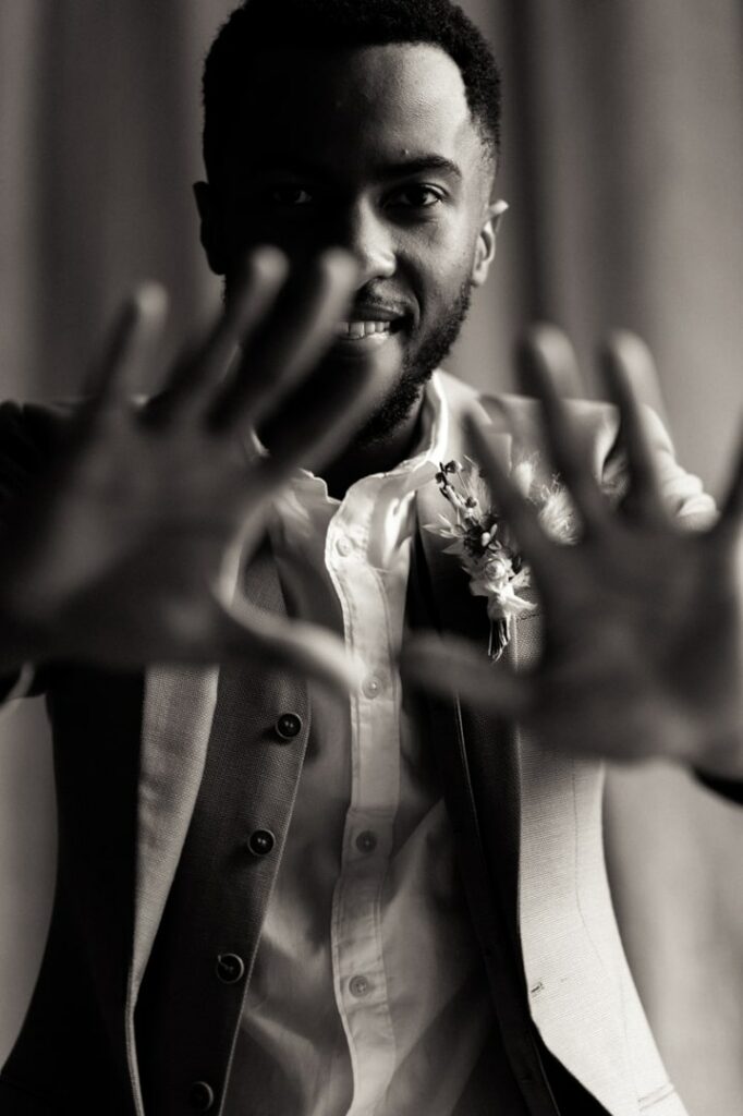 Détails tenue marié