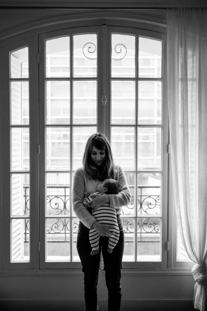 Maman et son fils dans les bras