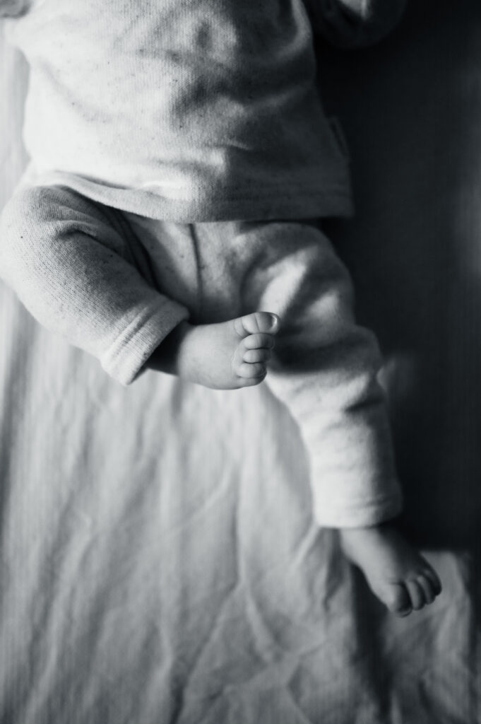 Séance bébé en couple en intérieur